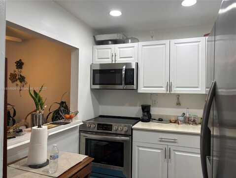 9041 Sunrise Lakes Blvd, Sunrise, FL 33322