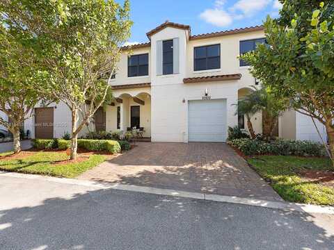 20930 NW 1st St, Pembroke Pines, FL 33029