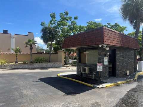 4160 Inverrary Dr, Lauderhill, FL 33319
