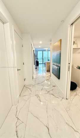 16385 Biscayne Blvd, North Miami Beach, FL 33160