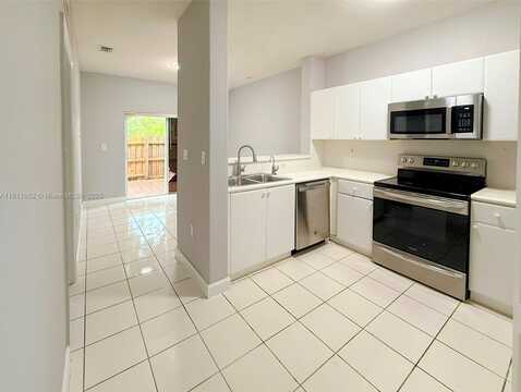 1677 SE 27th Ct, Homestead, FL 33035