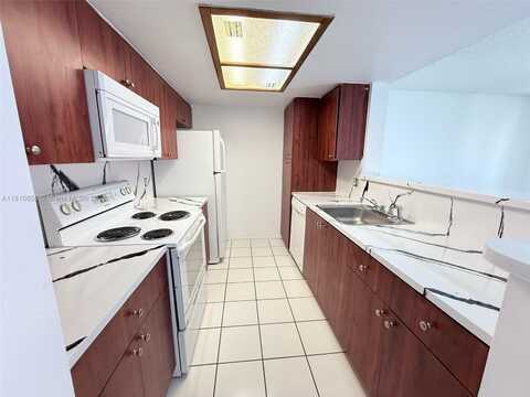 3212 Coral Lake Ln, Coral Springs, FL 33065