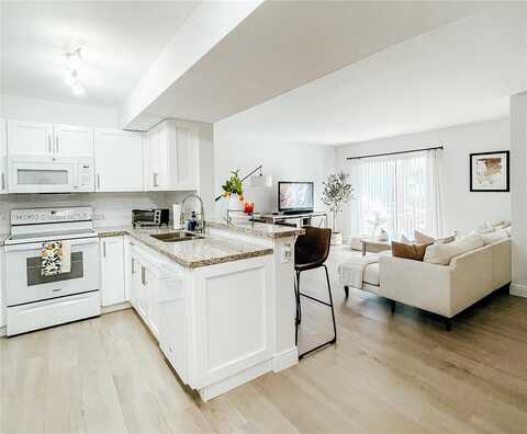 200 W Palm Cir W, Pembroke Pines, FL 33025