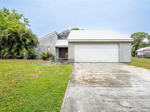 802 SE Kendall Ave, Port Saint Lucie, FL 34983