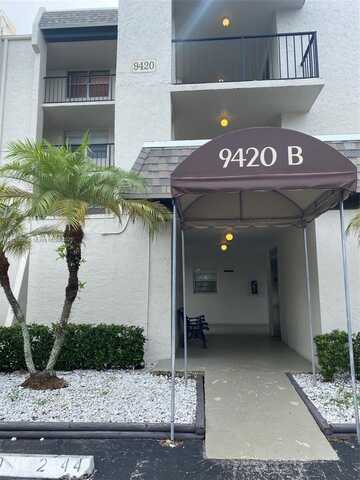 9420 Poinciana Pl, Davie, FL 33324