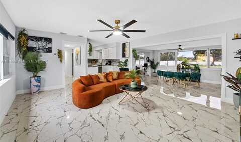 8120 GONDOLA DR, Orlando, FL 32809
