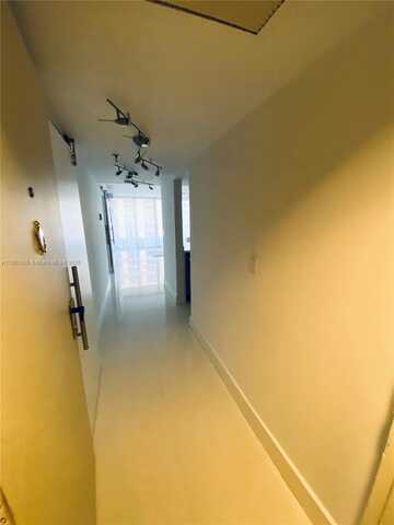 555 NE 15th St, Miami, FL 33132