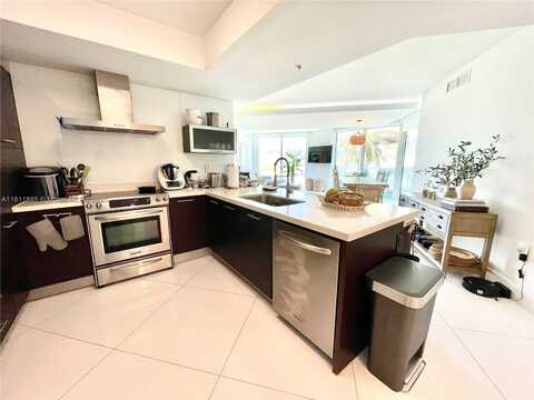 250 Sunny Isles Blvd, Sunny Isles Beach, FL 33160