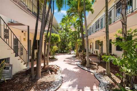 8040 Tatum Waterway Dr, Miami Beach, FL 33141