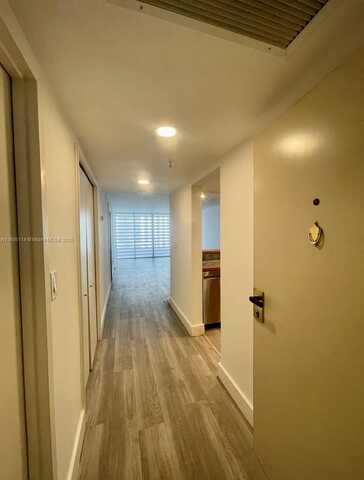 555 NE 15th St, Miami, FL 33132