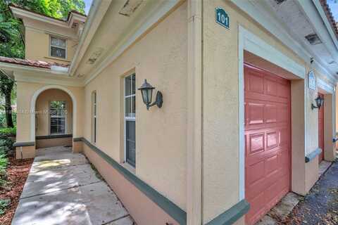 2474 Centergate Dr, Miramar, FL 33025