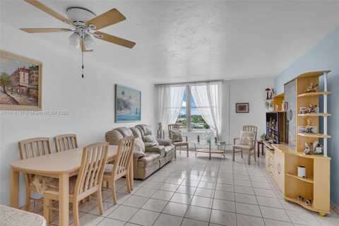 2899 Collins Ave, Miami Beach, FL 33140