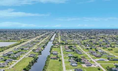 2118 NE 26th St, Cape Coral, FL 33909