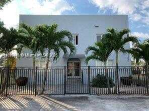 2500 NE 192nd St, Miami, FL 33180