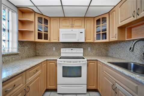 6825 W Flagler St, Miami, FL 33144