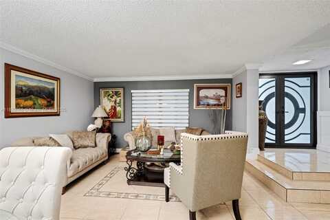1151 N Hiatus Rd, Pembroke Pines, FL 33026