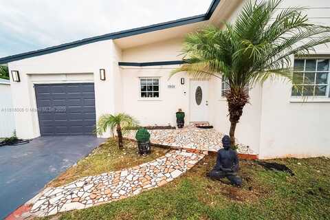17825 NW 8th Pl, Miami Gardens, FL 33169