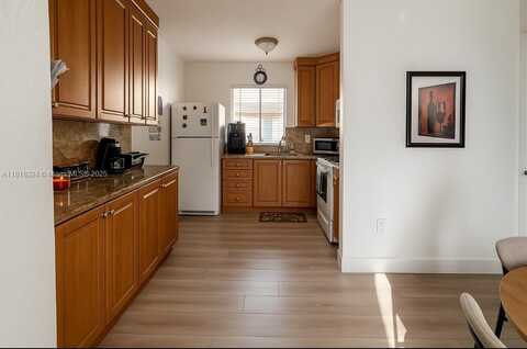 2760 W 61st Pl, Hialeah, FL 33016