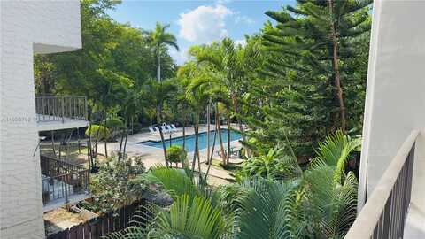 6900 N Kendall Dr, Pinecrest, FL 33156