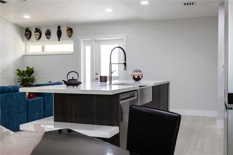 9323 N Chelsea Dr N, Plantation, FL 33324