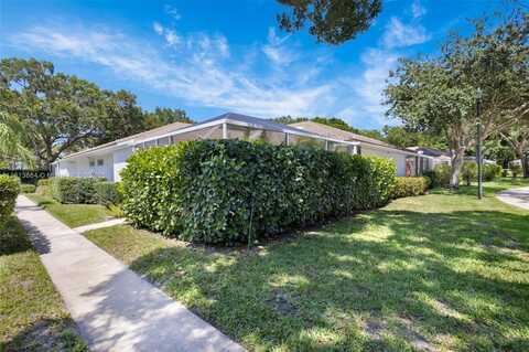 2904 Pin Oak Ct, Palm Beach Gardens, FL 33410