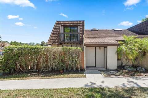 4020 Palm Bay Cir, West Palm Beach, FL 33406