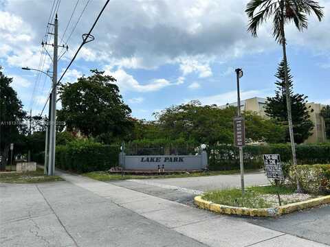 922 NE 199th St, Miami, FL 33179