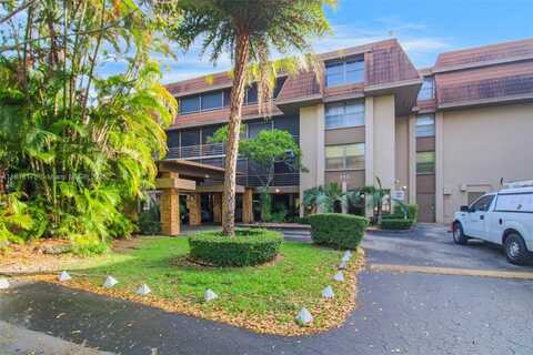 665 NE 195th St, Miami, FL 33179