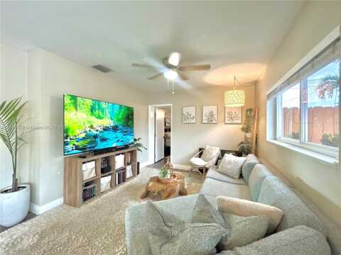 4580 NW 3rd Ave, Oakland Park, FL 33309