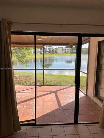 510 W Park Dr, Miami, FL 33172