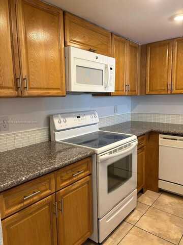 7010 NW 186th St, Hialeah, FL 33015
