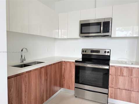 924 Marseille Dr, Miami Beach, FL 33141