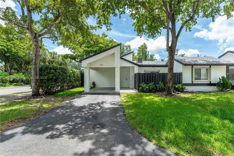 272 Fairway Cir, Weston, FL 33326