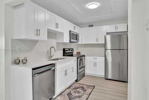 16465 NE 22nd Ave, North Miami Beach, FL 33160