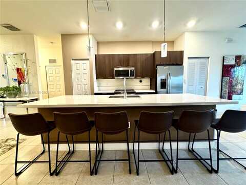 8175 NW 104th Ave, Doral, FL 33178