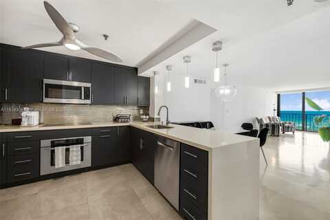 2625 Collins Ave, Miami Beach, FL 33140