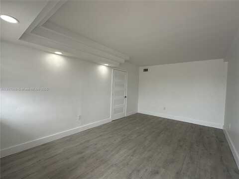 525 Meridian Ave, Miami Beach, FL 33139