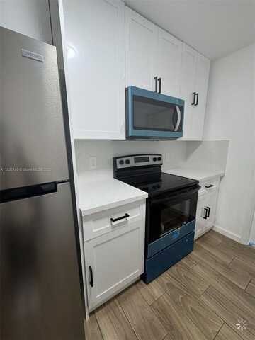 617 NW 3rd Ave, Hallandale Beach, FL 33009