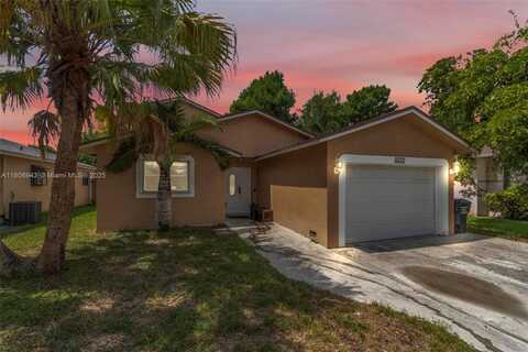 2412 Raleigh St, Hollywood, FL 33020