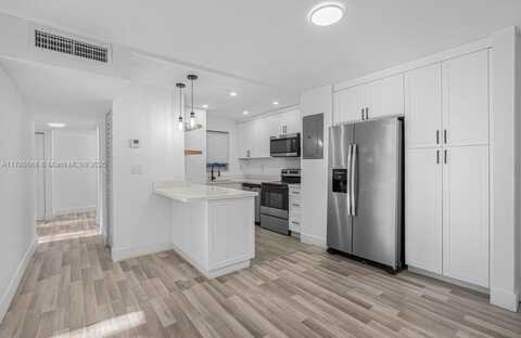 110 Fontainebleau Blvd, Miami, FL 33172