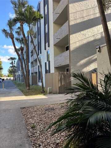 10000 NW 80th Ct, Hialeah Gardens, FL 33016