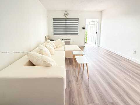 7720 Harding Ave, Miami Beach, FL 33141