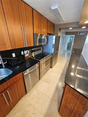1340 Lincoln Rd, Miami Beach, FL 33139
