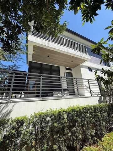 8251 NW 47th Ter, Doral, FL 33166
