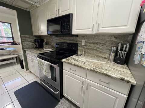 7401 NW 16th St, Plantation, FL 33313