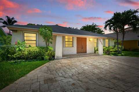 7420 SW 14th Pl, North Lauderdale, FL 33068