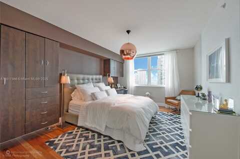 31 SE 5 St, Miami, FL 33131