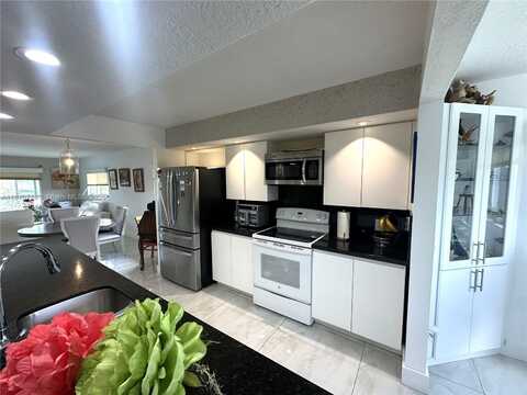 13700 SW 14th St, Pembroke Pines, FL 33027