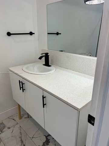 453 NW 25th Ct, Miami, FL 33125