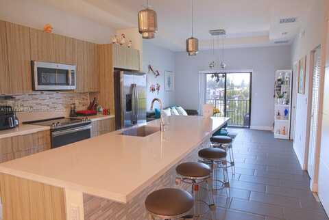 7815 NW 104th Ave, Doral, FL 33178